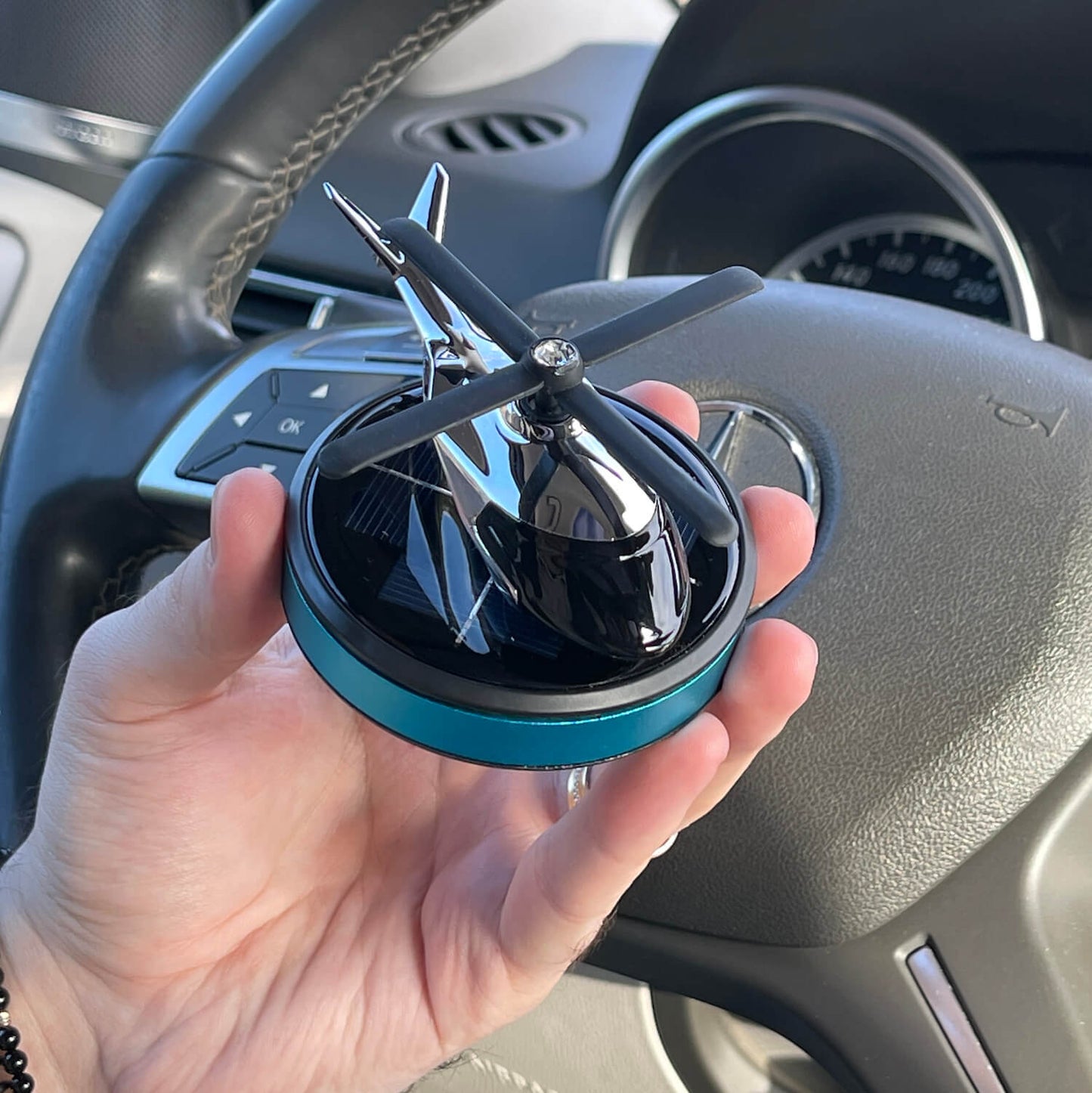Odorizant Auto Elicopter solar pe baza de ulei parfumat cu difuzor de aromaterapie